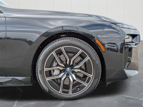 Used 2023 BMW i7 xDrive60 image 12