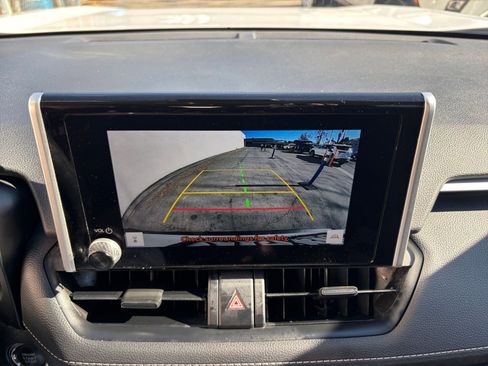 Used 2025 Toyota RAV4 XLE image 17