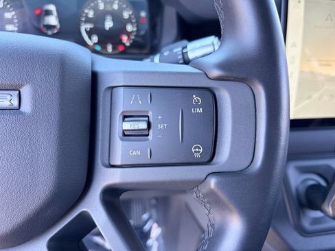 Used 2022 Land Rover Defender 110 X-Dynamic SE AWD/4WD image 9