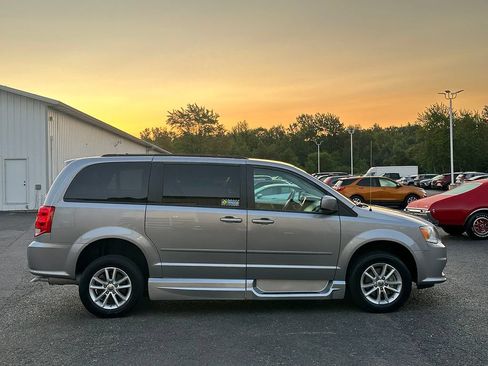 Used 2014 Dodge Grand Caravan SXT FWD image 5