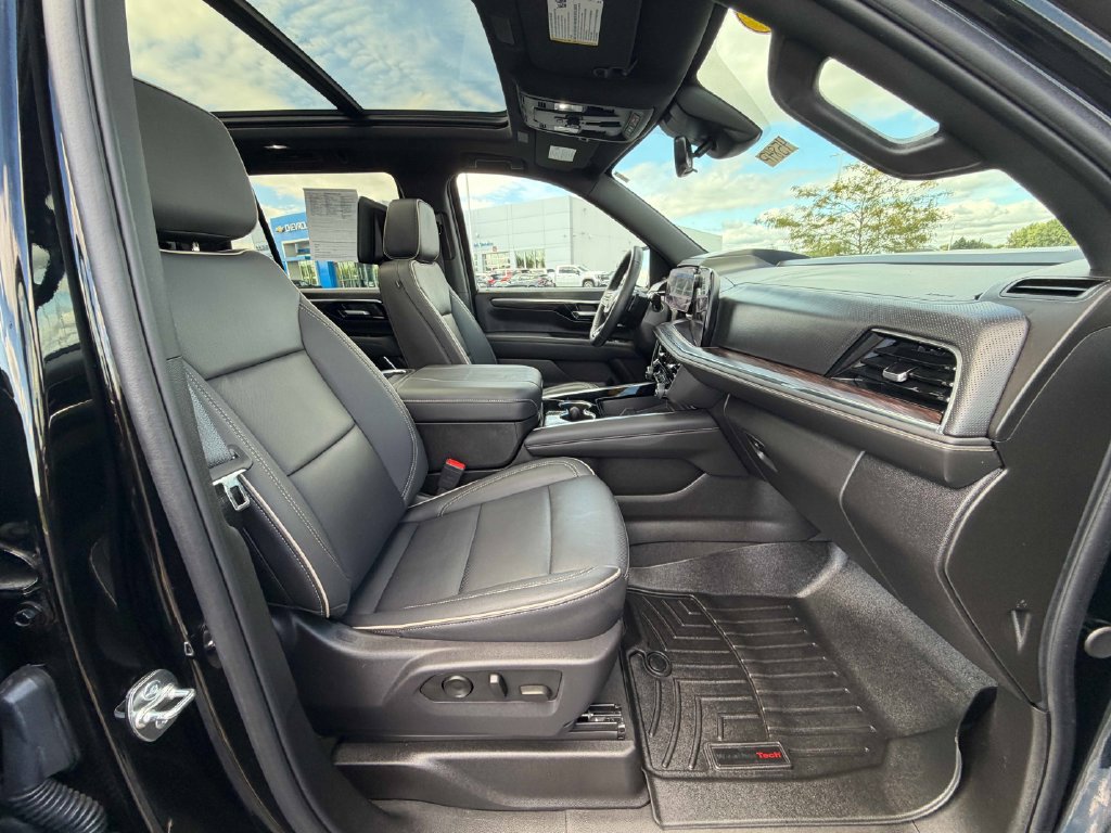 Used 2025 Chevrolet Tahoe Premier AWD/4WD image 24