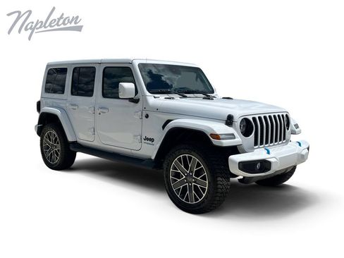 Used 2022 Jeep Wrangler Unlimited Sahara AWD/4WD image 8