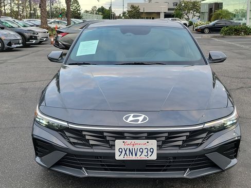 Certified 2025 Hyundai Elantra Limited w/ Cargo Package FWD image 6