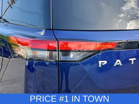 Used 2025 Nissan Pathfinder SV FWD image 34