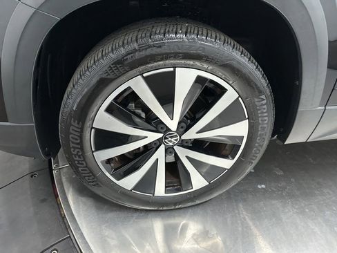 Used 2022 Volkswagen Taos SE image 32