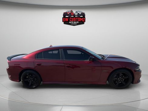 Used 2019 Dodge Charger R/T w/ Blacktop Package RWD image 8