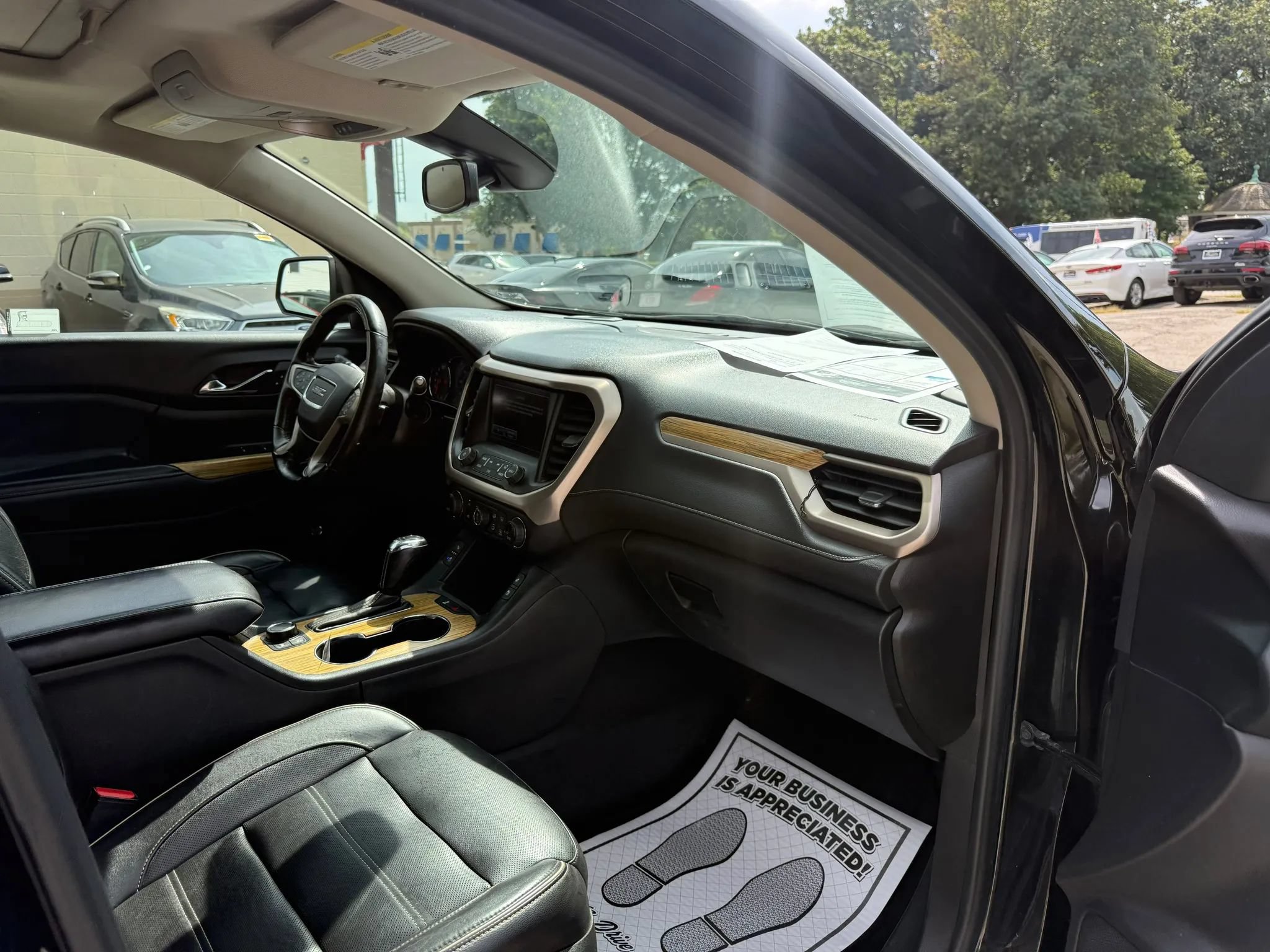 Used 2018 GMC Acadia Denali w/ Technology Package FWD image 20