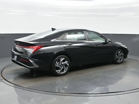 Used 2025 Hyundai Elantra SEL w/ Cargo Package FWD image 6