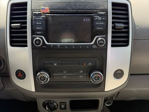 Used 2018 Nissan Frontier SV AWD/4WD image 13