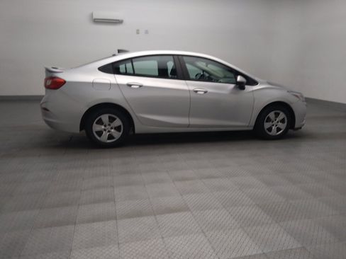 Used 2018 Chevrolet Cruze LS FWD image 10