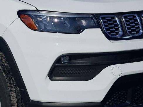 Used 2024 Jeep Compass Latitude image 5