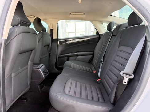 Used 2019 Ford Fusion SE FWD image 15