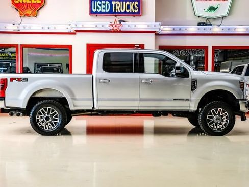 Used 2017 Ford F250 Lariat w/ Lariat Value Package AWD/4WD image 10