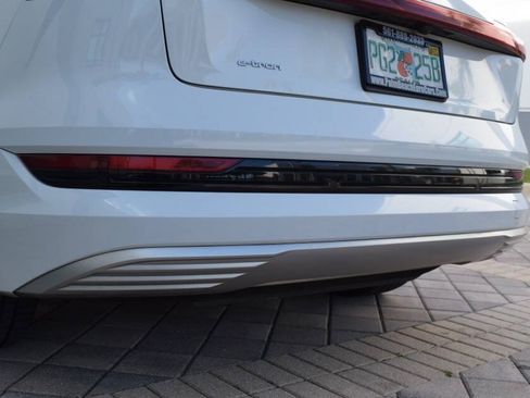 Used 2019 Audi e-tron Prestige w/ Prestige Package AWD/4WD image 18