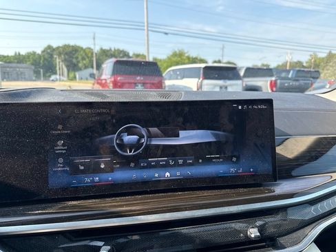 Used 2024 BMW X7 xDrive40i AWD/4WD image 18