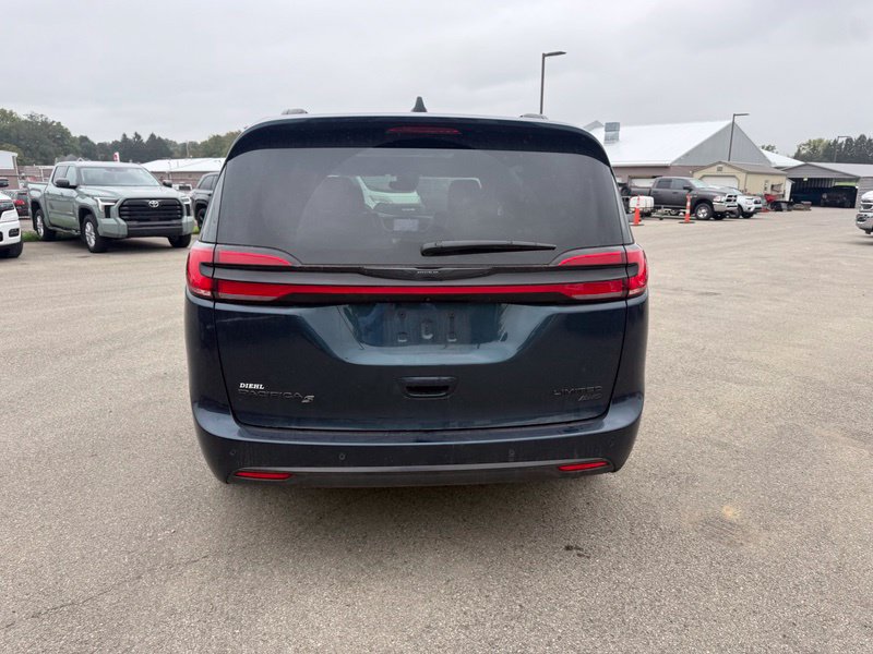 Used 2023 Chrysler Pacifica Limited w/ Uconnect Theater Family Group AWD/4WD image 18