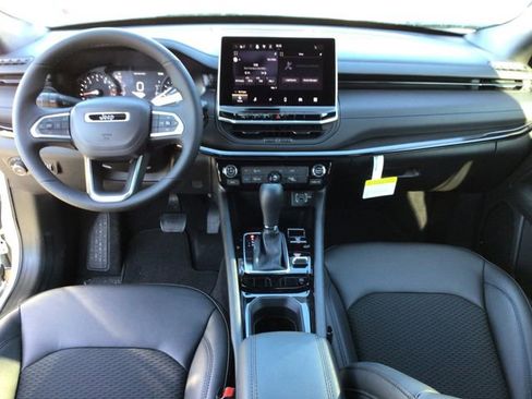 New 2026 Jeep Compass Latitude image 43