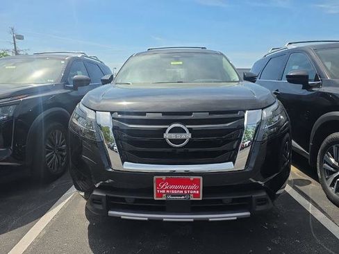 Certified 2025 Nissan Pathfinder SL w/ SL Premium Package image 2