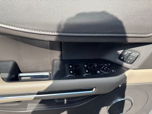 Used 2018 Ford Expedition XLT w/ Equipment Group 202A AWD/4WD image 13