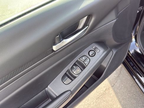 Used 2025 Nissan Altima 2.5 SV image 11