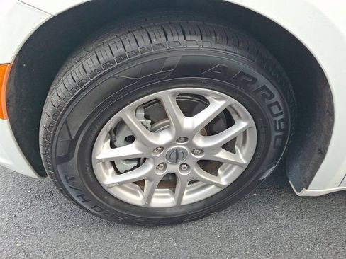 Certified 2023 Chrysler Pacifica Touring-L FWD image 4