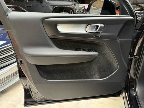 Used 2022 Volvo XC40 T4 Momentum FWD image 28