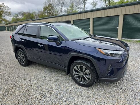 Used 2022 Toyota RAV4 Limited AWD/4WD image 9