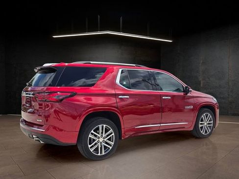 Used 2023 Chevrolet Traverse High Country FWD image 7