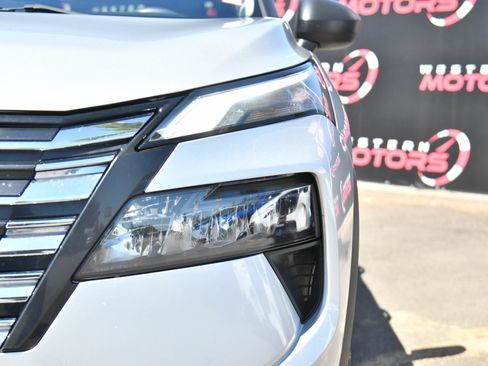 Used 2024 Nissan Rogue S FWD image 11