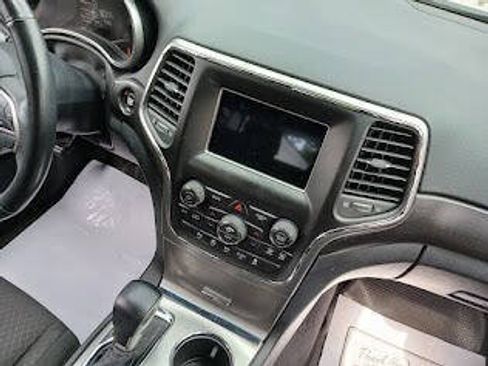 Used 2018 Jeep Grand Cherokee Laredo AWD/4WD image 24