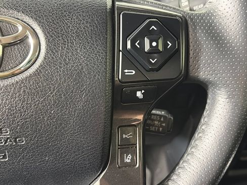 Used 2021 Toyota 4Runner TRD Off-Road Premium w/ Moonroof Package AWD/4WD image 18