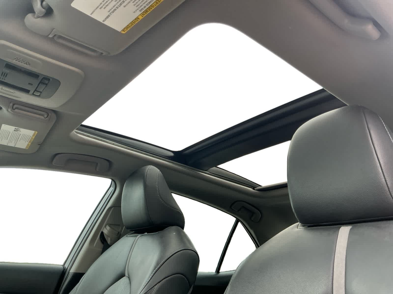 Used 2018 Toyota Camry XSE FWD image 11