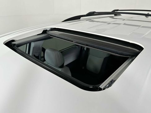 Used 2022 Toyota Sienna XSE FWD image 20