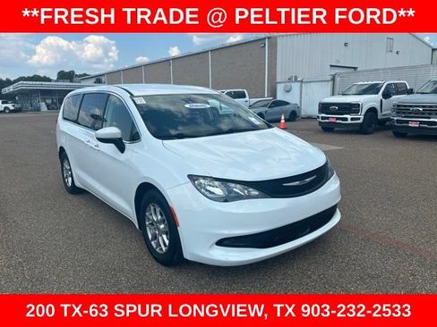 Used 2022 Chrysler Voyager LX FWD image 1