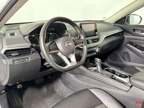 Used 2025 Nissan Altima 2.5 SR FWD image 3