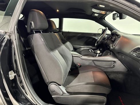 Used 2015 Dodge Challenger R/T w/ Quick Order Package 22B R/T image 21