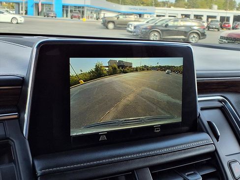 Used 2022 Chevrolet Suburban Premier image 9