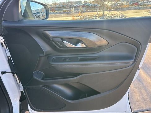 Used 2024 GMC Terrain SLT image 18