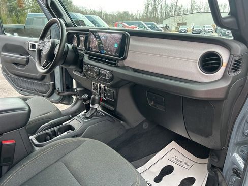 Used 2024 Jeep Wrangler Unlimited Sport image 16