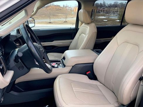 Used 2023 Ford Expedition Limited image 9