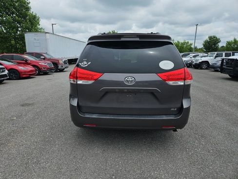 Used 2011 Toyota Sienna XLE w/ Entertainment Pkg FWD image 6