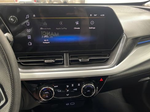 Used 2025 Chevrolet Trax LT FWD image 9