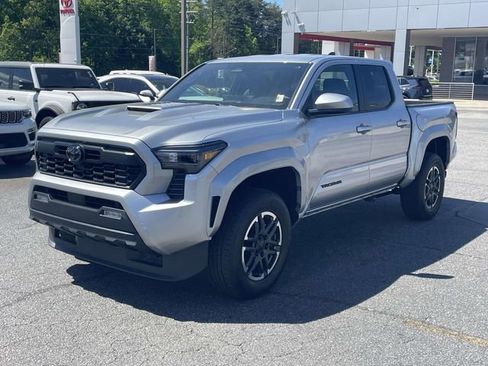 Used 2025 Toyota Tacoma TRD Sport RWD image 3