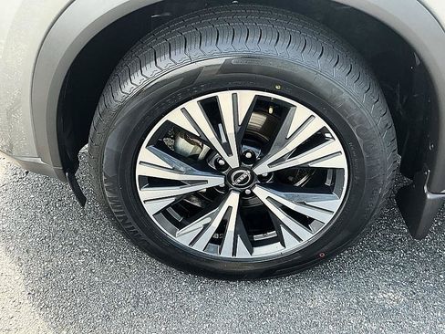 Certified 2023 Nissan Rogue SV w/ SV Premium B Package FWD image 8