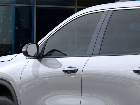 New 2026 Chevrolet Traverse LT image 12