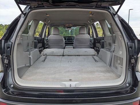 Used 2019 Toyota Highlander LE image 33