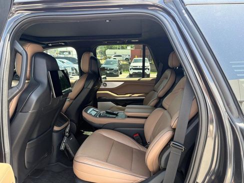Used 2025 Lincoln Navigator Black Label AWD/4WD image 5