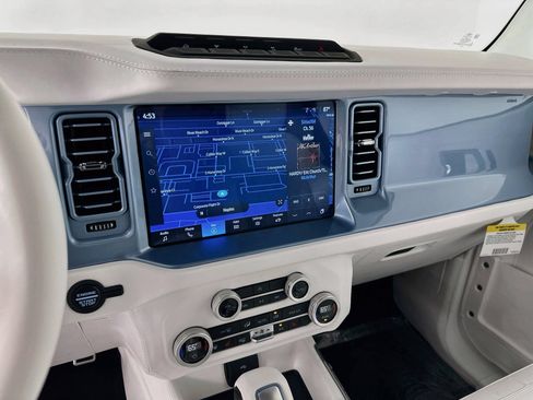 Used 2025 Ford Bronco Badlands AWD/4WD image 13