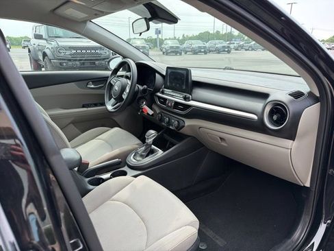 Used 2020 Kia Forte LXS FWD image 21