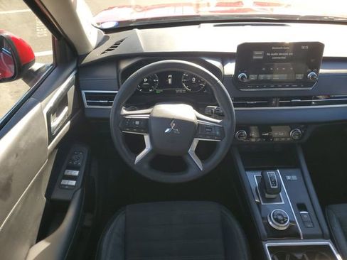 Used 2023 Mitsubishi Outlander 4WD Plug-In Hybrid image 17